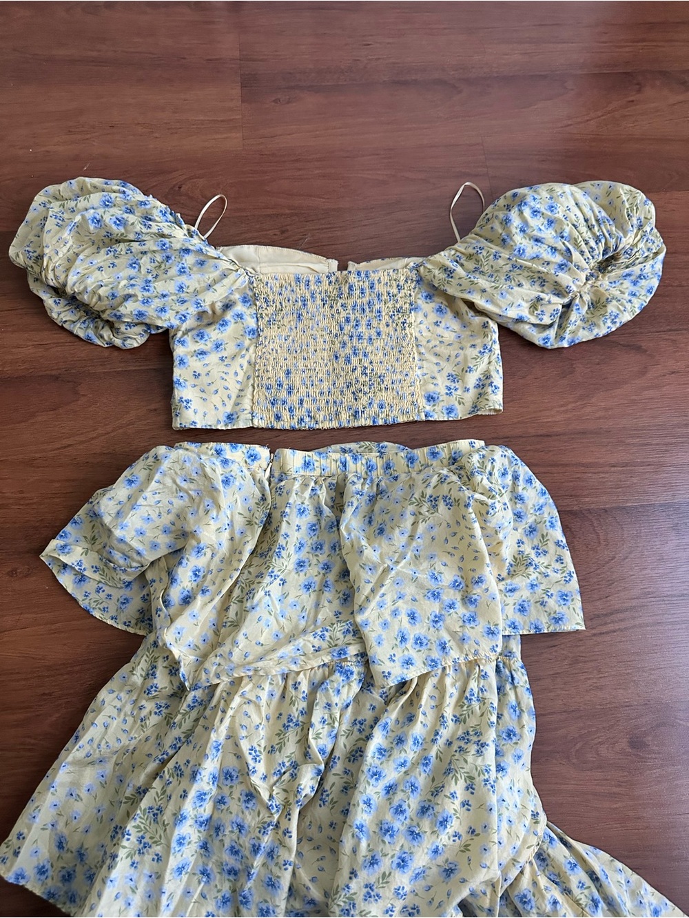 Abercrombie Yellow Floral Tiered Set - Picture 6 of 6